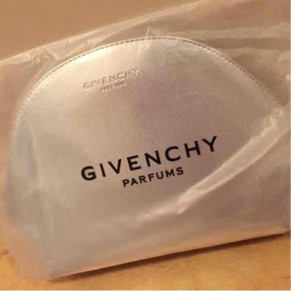 ジバンシィ(GIVENCHY)の非売品 新品 ジバンシィ ノベルティー シルバーのポーチ(ポーチ)