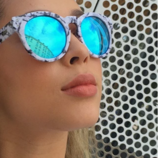 Quay Eyeware Australia(クエイアイウェアオーストラリア)の【新品・未使用】大人気Quayサングラス☆High Emotion☆ レディースのファッション小物(サングラス/メガネ)の商品写真