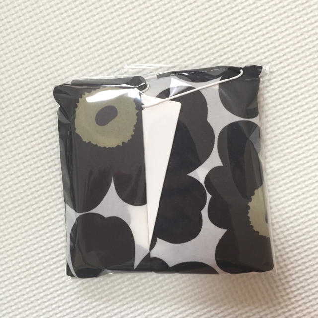 marimekko(マリメッコ)のマリメッコ エコバッグ 黒ウニッコ レディースのバッグ(エコバッグ)の商品写真