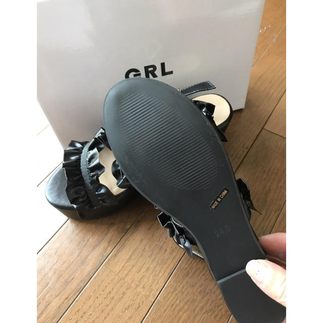 グレイルフリル厚底サンダル  黒23.5cm レディースの靴/シューズ(サンダル)の商品写真