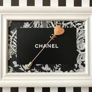 シャネル(CHANEL)の✞CHANEL ココハート💘ピンブローチ✞(ブローチ/コサージュ)