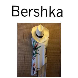 ベルシュカ(Bershka)のベルシュカ 完売 アシンメトリートップス(カットソー(半袖/袖なし))