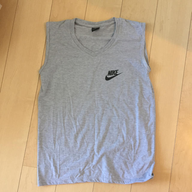 NIKE(ナイキ)のNIKE ノースリーブ レディースのトップス(タンクトップ)の商品写真