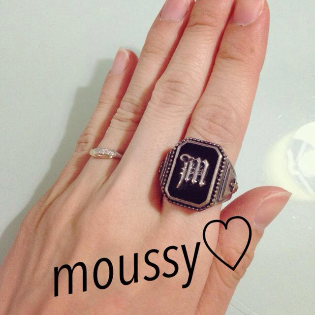 moussy(マウジー)のmoussy イニシャルリング レディースのアクセサリー(リング(指輪))の商品写真