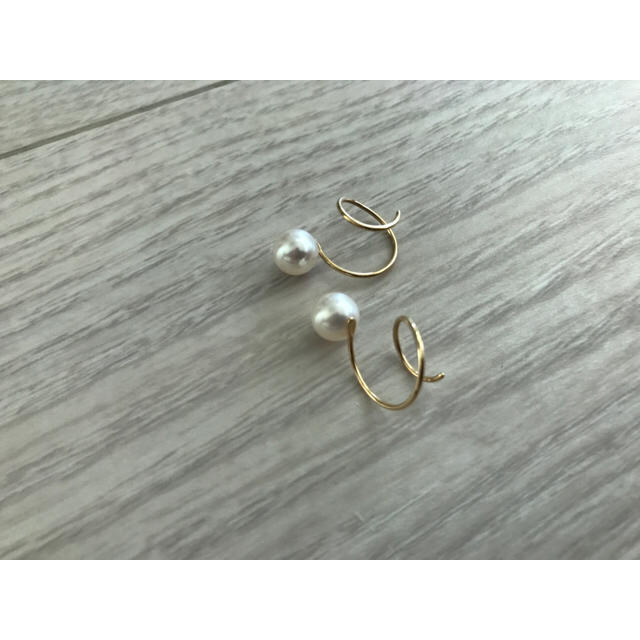 STAR JEWELRY(スタージュエリー)の紅茶さま専用  スタージュエリー パールピアス スパイラル レディースのアクセサリー(ピアス)の商品写真