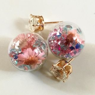 フラワー ビジュー ガラスドーム バックキャッチ ピアス マルチカラー(ピアス)