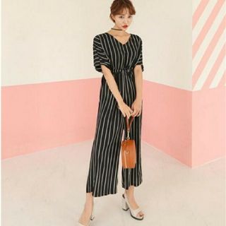 ザラ(ZARA)の売切値下げ！１点のみ！新品🖤バックリボンストライプオールインワン(オールインワン)