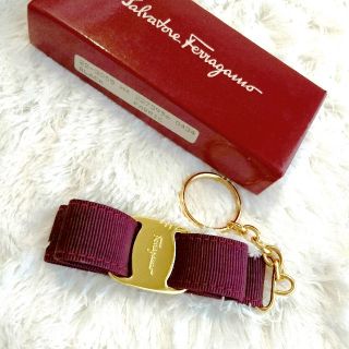 サルヴァトーレフェラガモ(Salvatore Ferragamo)のフェラガモ ヴァラリボン キーホルダー(キーホルダー)