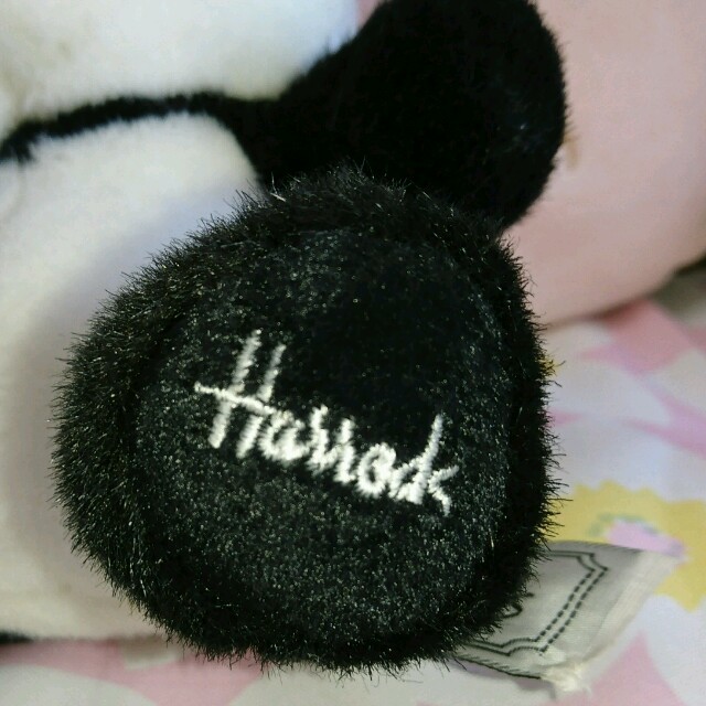 Harrods(ハロッズ)の値下げ  ハロッズ   ぬいぐるみ  パンダ  イヤーベア  復刻版 エンタメ/ホビーのおもちゃ/ぬいぐるみ(ぬいぐるみ)の商品写真