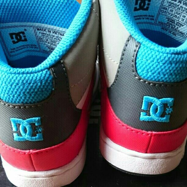DC(ディーシー)のDC☆ハイカットスニーカー 18センチ キッズ/ベビー/マタニティのキッズ靴/シューズ(15cm~)(スニーカー)の商品写真