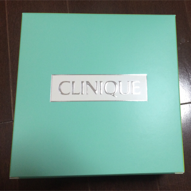 CLINIQUE(クリニーク)の新品未使用★クリニーク　CLINIQUE 乳液&非売品ポーチセット★ コスメ/美容のスキンケア/基礎化粧品(乳液/ミルク)の商品写真