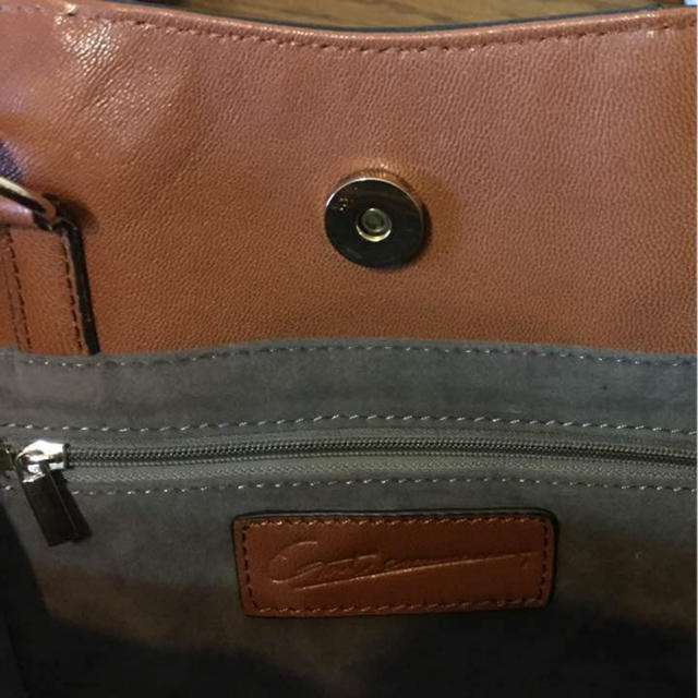 GOUT COMMUN(グーコミューン)のグーコミューン本革 ショルダーバッグ ハンドバッグ レディースのバッグ(ハンドバッグ)の商品写真