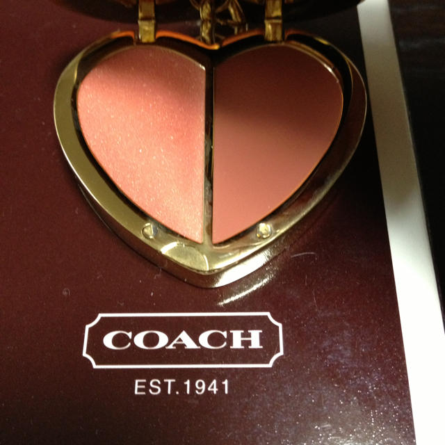 COACH(コーチ)の未使用COACHバックチャームグロス♡ スマホ/家電/カメラのスマホアクセサリー(ストラップ/イヤホンジャック)の商品写真