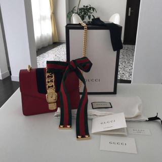 グッチ(Gucci)の出品26日まで！未使用品 GUCCI シルヴィ レザーミニチェーンバッグ(ショルダーバッグ)