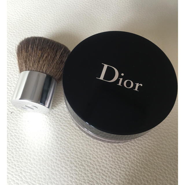 Dior(ディオール)のDior ルースパウダー 001 コスメ/美容のベースメイク/化粧品(フェイスパウダー)の商品写真