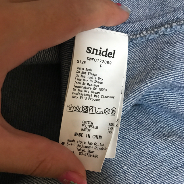 SNIDEL(スナイデル)のsnidel スナイデル バックリボンデニムワンピ レディースのワンピース(ひざ丈ワンピース)の商品写真