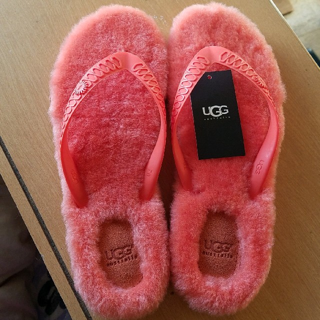 UGG(アグ)の最終お値下げ！アグ　モコモコビーチサンダル レディースの靴/シューズ(サンダル)の商品写真