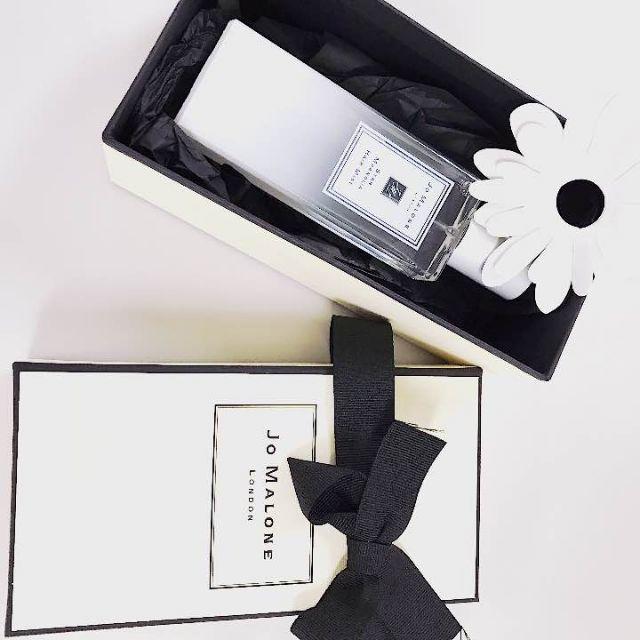 Jo Malone(ジョーマローン)の限定品　新品 ジョーマローン スターマグノリア ヘアミスト コスメ/美容のヘアケア/スタイリング(ヘアウォーター/ヘアミスト)の商品写真