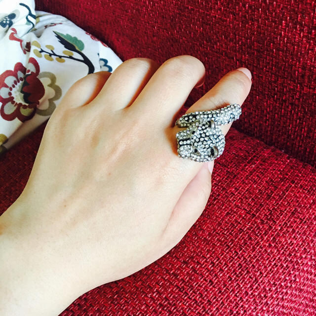ZARA(ザラ)のZARA ヒョウ型ダイヤモンド指輪 レディースのアクセサリー(リング(指輪))の商品写真
