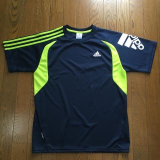 アディダス(adidas)のadidas Tシャツ(Tシャツ/カットソー(半袖/袖なし))