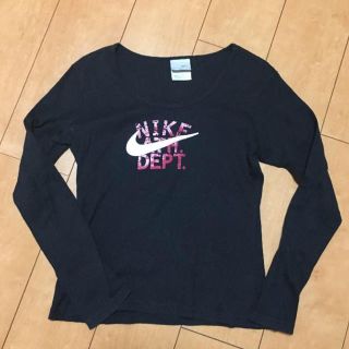 ナイキ(NIKE)のナイキ 黒色ロングTシャツ(Tシャツ(長袖/七分))