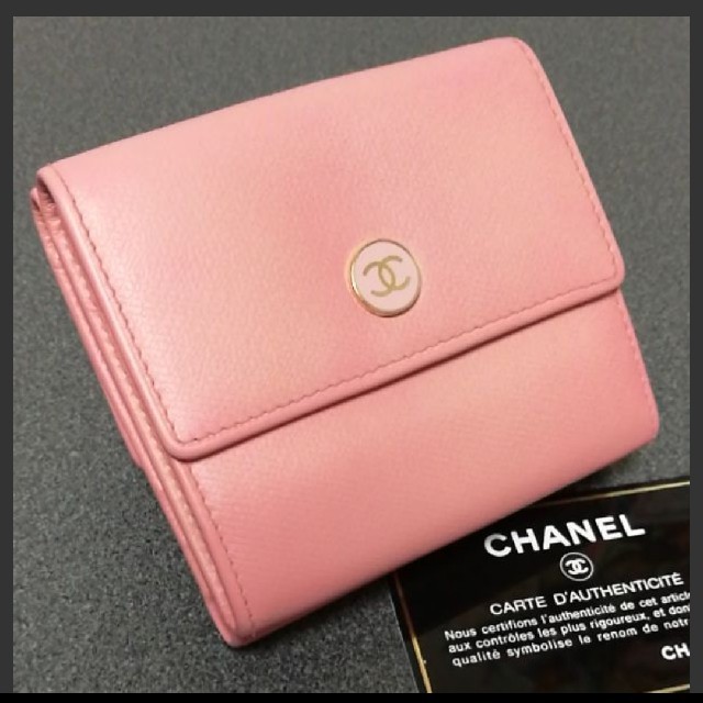 CHANEL(シャネル)のシャネルココボタン折り財布 レディースのファッション小物(財布)の商品写真