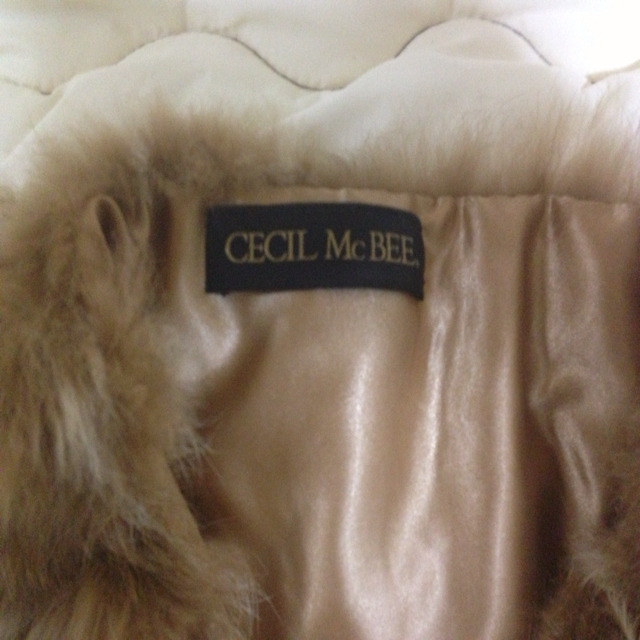 CECIL McBEE(セシルマクビー)のセシルマクビーファーティペット☆☆ レディースのファッション小物(マフラー/ショール)の商品写真