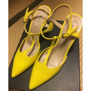 ザラ(ZARA)のZARAイエローピンヒールパンプス(ハイヒール/パンプス)