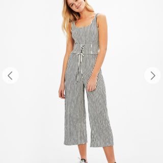 ベルシュカ(Bershka)の【新品未使用】サッシュベルト付ロンパース(オールインワン)