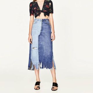 ザラ(ZARA)の【今期完売・新品タグ付き】ツートンデニムミディ丈スカート　M(ロングスカート)