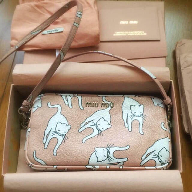 【本日のみ値下げ】miumiu ネコ ショルダーバッグ