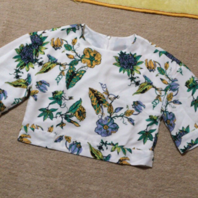 SLY(スライ)のフラワーTOPS レディースのトップス(Tシャツ(半袖/袖なし))の商品写真