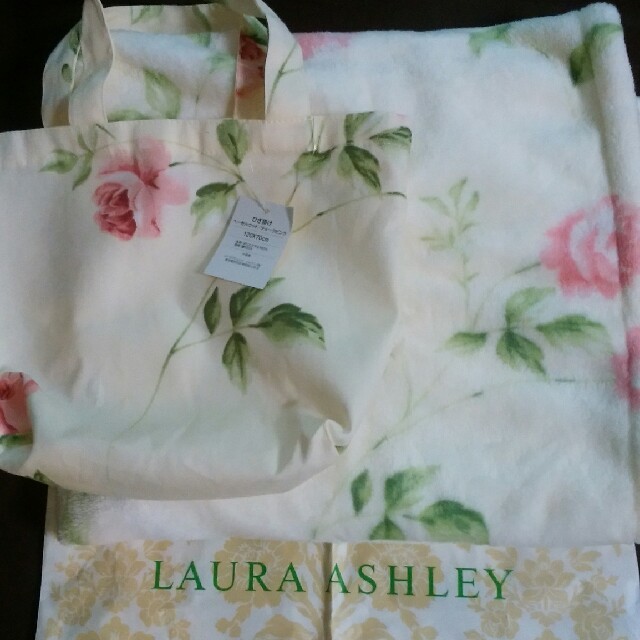 LAURA ASHLEY - ローラアシュレイ ひざ掛けの通販 by エッちゃん's ...