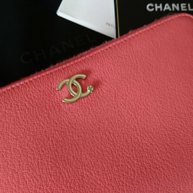 CHANEL(シャネル)のふれぶる様専用♡2017♡CHANEL ラッキークローバー ラウンド長財布♡ レディースのファッション小物(財布)の商品写真