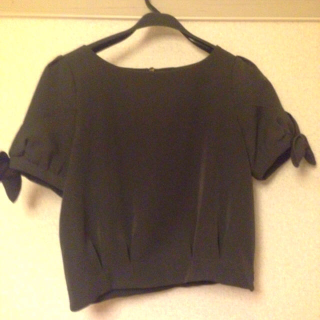 HERE'S(ヒアーズ)の袖リボンパフスリーブブラウス レディースのトップス(シャツ/ブラウス(半袖/袖なし))の商品写真
