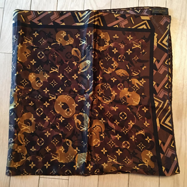 LOUIS VUITTON(ルイヴィトン)のルイビィトン  スカーフ レディースのファッション小物(バンダナ/スカーフ)の商品写真