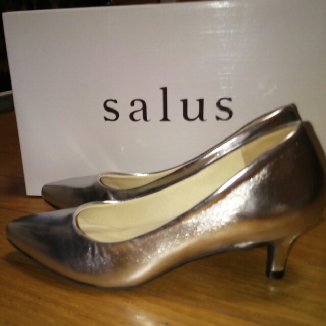 salus(サルース)のsalus 美脚シルバーパンプス レディースの靴/シューズ(ハイヒール/パンプス)の商品写真