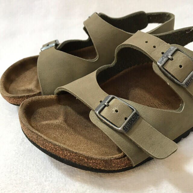 BIRKENSTOCK(ビルケンシュトック)のビルケンシュトック キッズ20㎝カーキ キッズ/ベビー/マタニティのキッズ靴/シューズ(15cm~)(サンダル)の商品写真