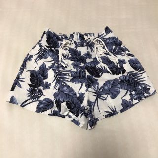 リゼクシー(RESEXXY)のRESEXXY♡美品ボタニカル柄ショートパンツ(ショートパンツ)