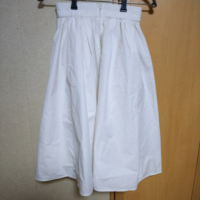 MAJESTIC LEGON(マジェスティックレゴン)の【MAJESTIC LEGON】白 スカート レディースのスカート(ひざ丈スカート)の商品写真