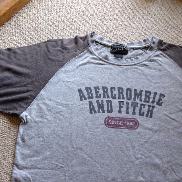 Abercrombie&Fitch(アバクロンビーアンドフィッチ)のアバクロメンズTシャツ レディースのトップス(Tシャツ(半袖/袖なし))の商品写真