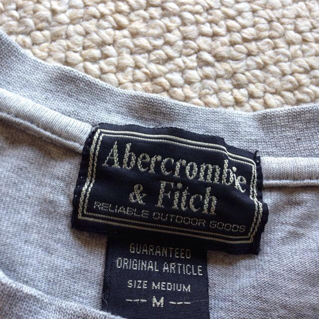 Abercrombie&Fitch(アバクロンビーアンドフィッチ)のアバクロメンズTシャツ レディースのトップス(Tシャツ(半袖/袖なし))の商品写真