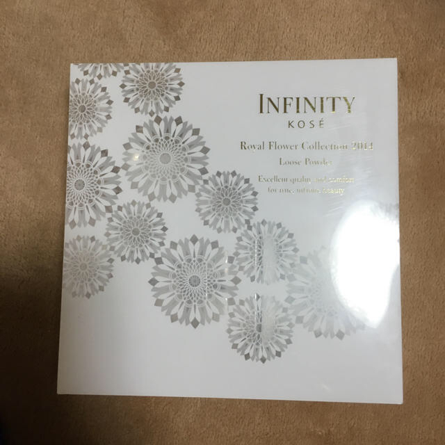 Infinity(インフィニティ)の売り切り価格！インフィニティ ロイヤルフラワーコレクション ルースパウダー コスメ/美容のベースメイク/化粧品(フェイスパウダー)の商品写真