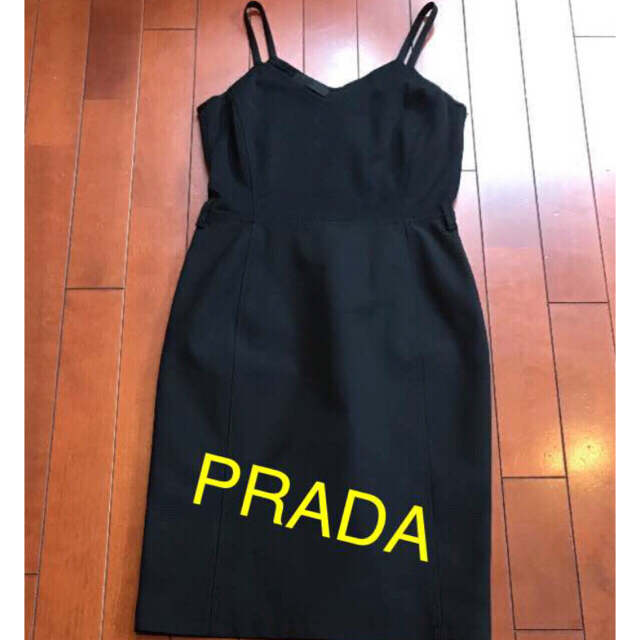 PRADA(プラダ)のお値下げ♡新品未使用‼️✨PRADA黒ワンピース✨ レディースのワンピース(ひざ丈ワンピース)の商品写真