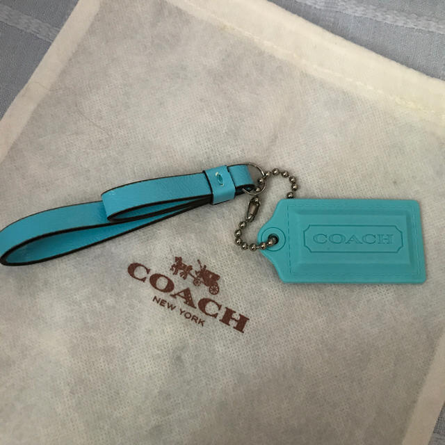 COACH(コーチ)のまる様 専用❣️♡美品♡ COACH チャーム ♡ ブルー色 レディースのファッション小物(キーホルダー)の商品写真