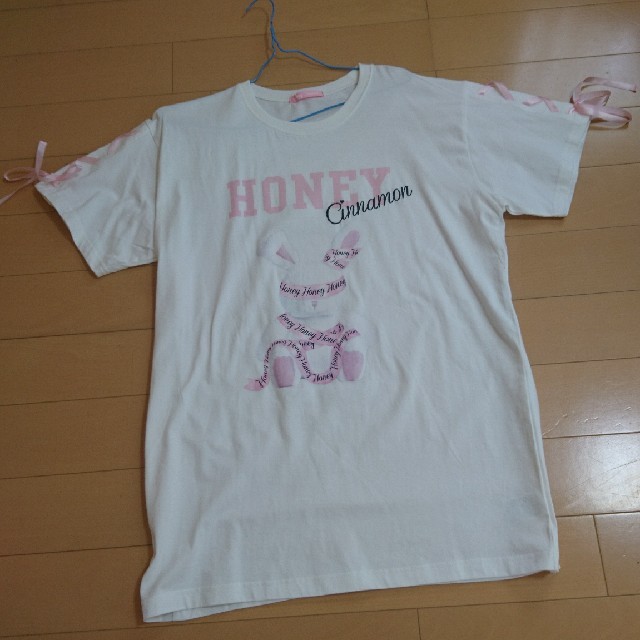 Honey Cinnamon(ハニーシナモン)のハニーシナモン　Tシャツ2点 レディースのトップス(Tシャツ(半袖/袖なし))の商品写真