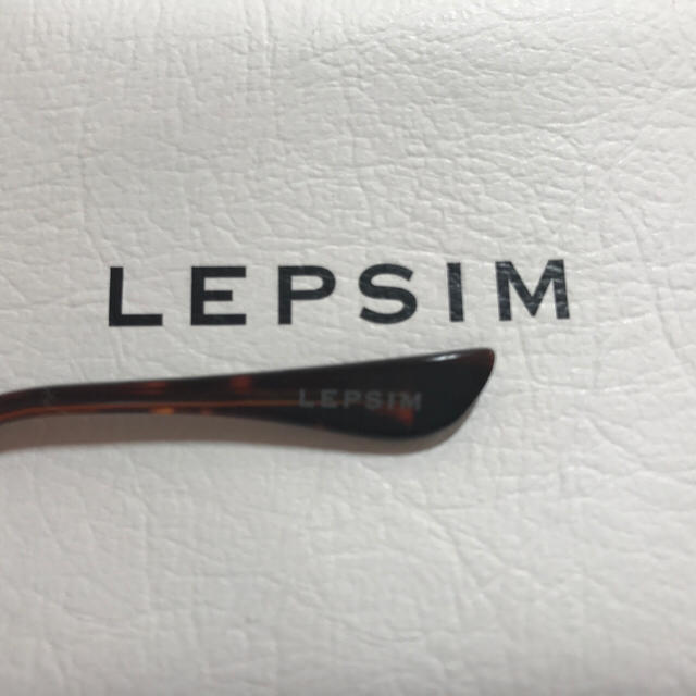 LEPSIM(レプシィム)のLEPSIM 新品ダテメガネ べっ甲 レディースのファッション小物(サングラス/メガネ)の商品写真