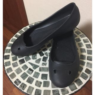 クロックス(crocs)のブラックフラットシューズ W7(バレエシューズ)