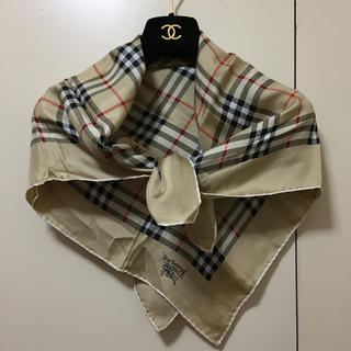 バーバリー(BURBERRY)のT36本物バーバリーのベージュ系チェックのシルクのスカーフ(バンダナ/スカーフ)