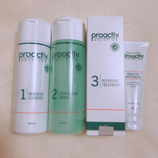 proactiv(プロアクティブ)のプロアクティブ 4点セット 新品未使用 コスメ/美容のスキンケア/基礎化粧品(化粧水/ローション)の商品写真